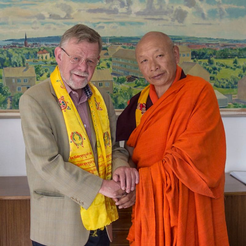 Biskop Kjeld Holm møder Lama på Tigerens Rede