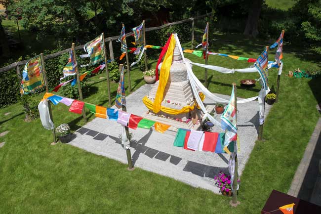 Stupaen på Tigerens Rede blev udsmykket før den store indvielse.