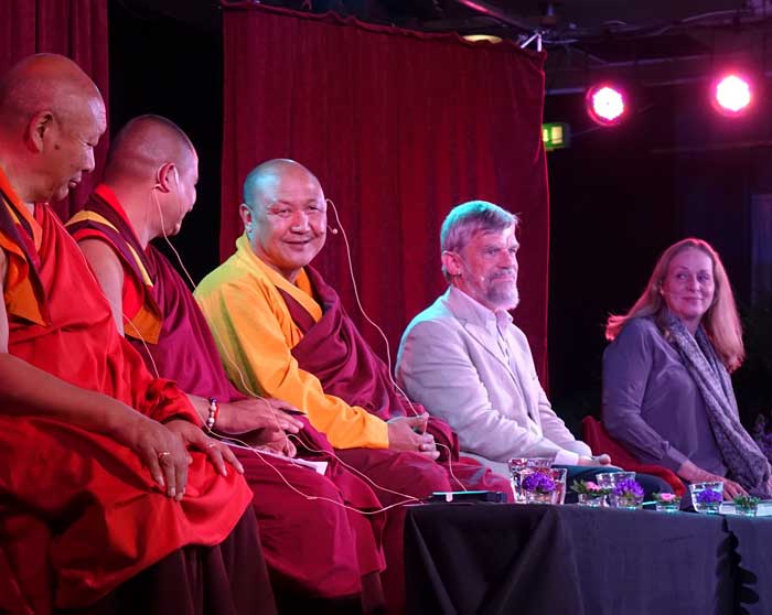 Buddhisme og kristendom på Tigerens Rede.